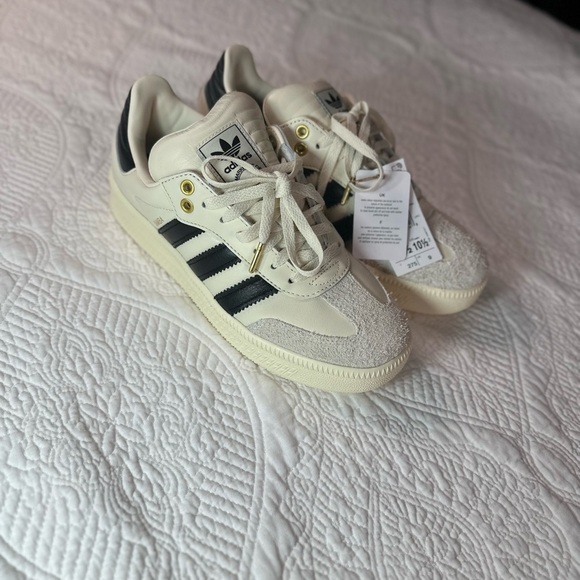 Adidas White and Black Sneakers Retro Style - Picture 10 of 11